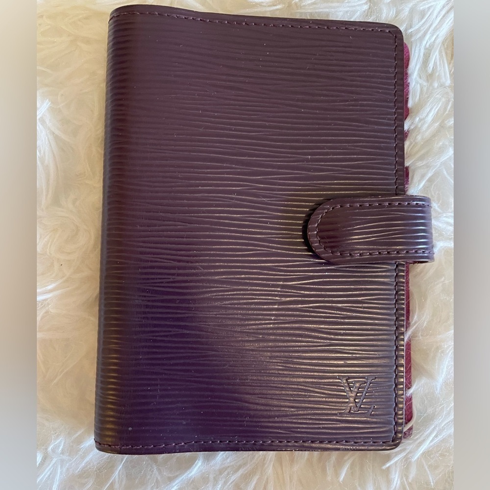 Louis Vuitton small ring Cassis purple agenda